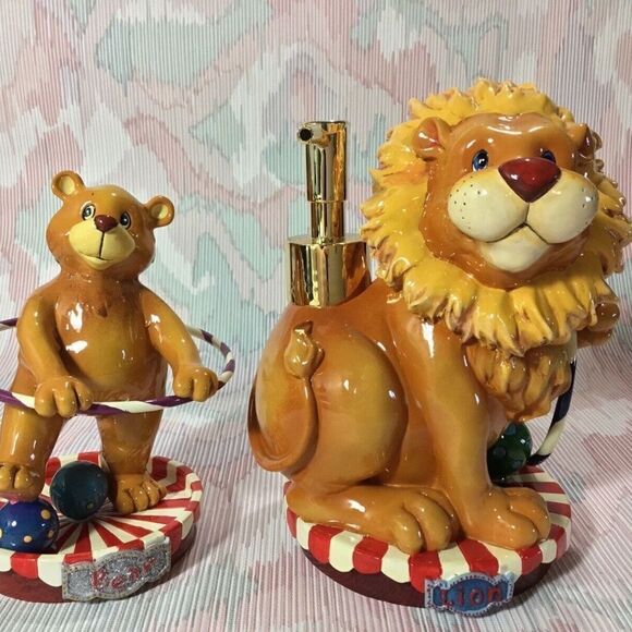 VTG Lion figurine Shampoo/Soap/Lotion Bottle with Hoop And Bear Bath - Picture 1 of 12